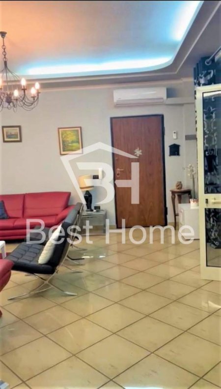 Tirane, jepet me qera apartament 3+1+BLK Kati 3, 150 m² 600 Euro (Bulevardi Zogu I)