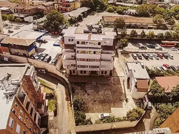 Tirane, jepet me qera Vile Kati 5, 1.320 m²  (Kinostudio)