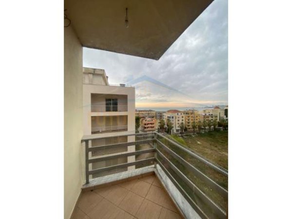 Durres, shitet apartament Kati 7, 101 m² 85.000 Euro (Rruga pavarsia)