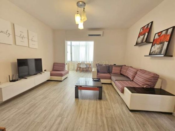 Shitet Apartament 2+1 tek 21 dhjetori / 135.000