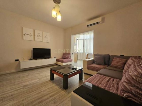 Shitet Apartament 2+1 tek 21 dhjetori / 135.000