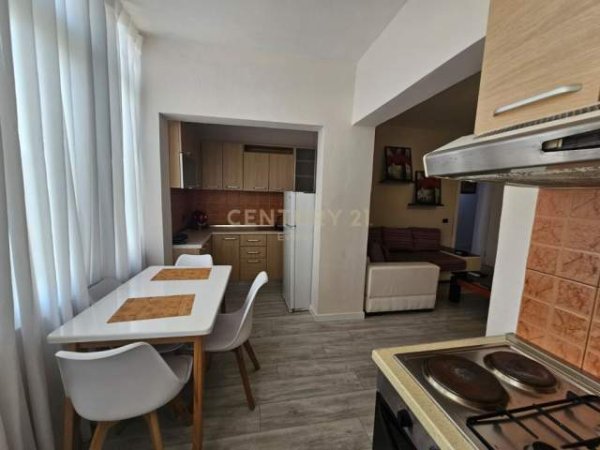 Shitet Apartament 2+1 tek 21 dhjetori / 135.000