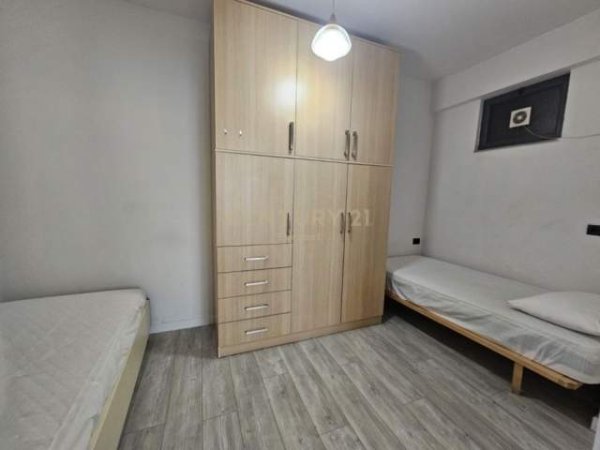 Shitet Apartament 2+1 tek 21 dhjetori / 135.000