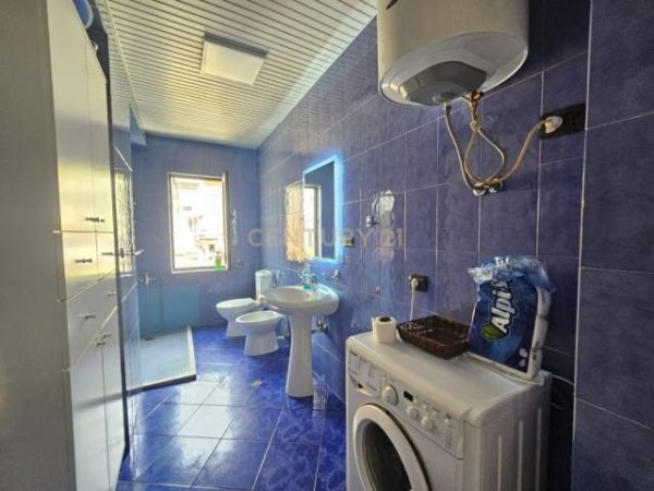 Shitet Apartament 2+1 tek 21 dhjetori / 135.000