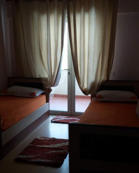 Tirane, jepet me qera apartament 2+1+A+BLK Kati 3, 100 m² 650 Euro (komuna e parisit)