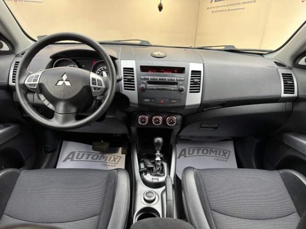 Tirane, shes xhip Mitsubishi outlander Viti 2011, 11.200 Euro