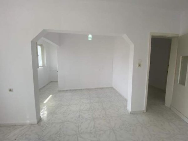 Tirane, shitet apartament 1+1 Kati 3, 55 m² 66.000 Euro (Rruga Vangjel Capo)