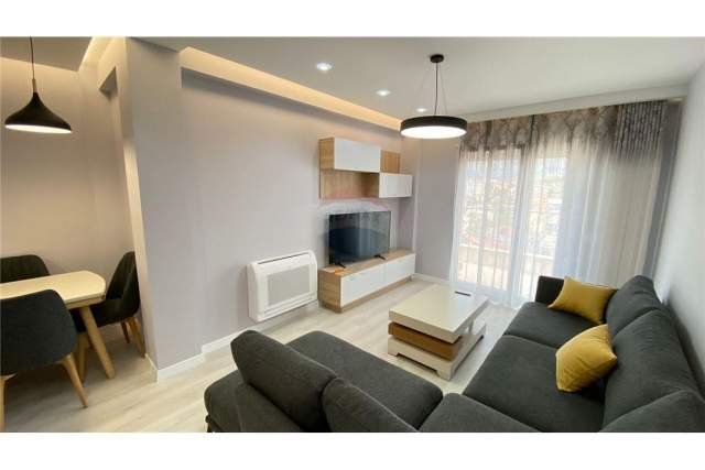 Tirane, jepet me qera apartament 2+1 110 m² 750 Euro