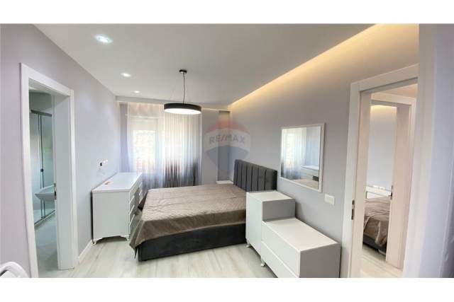 Tirane, jepet me qera apartament 2+1 110 m² 750 Euro