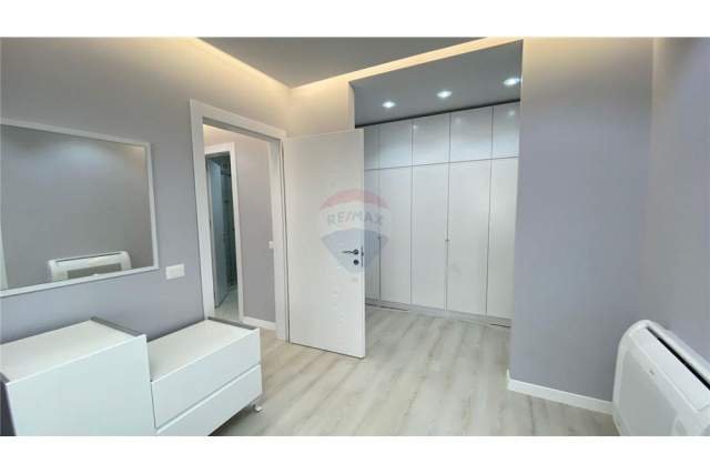 Tirane, jepet me qera apartament 2+1 110 m² 750 Euro