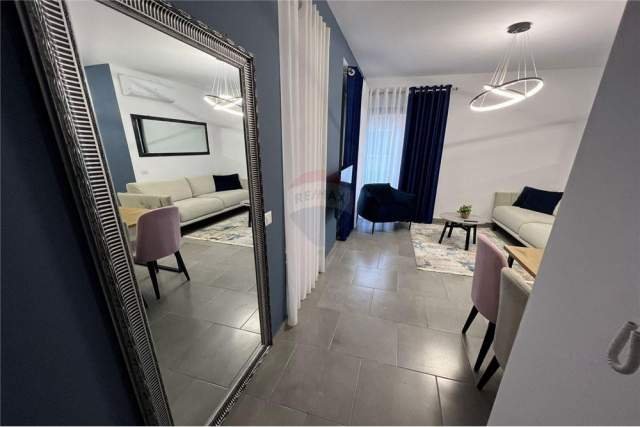 Tirane, jepet me qera apartament 1+1+BLK Kati 1, 66 m² 650 Euro