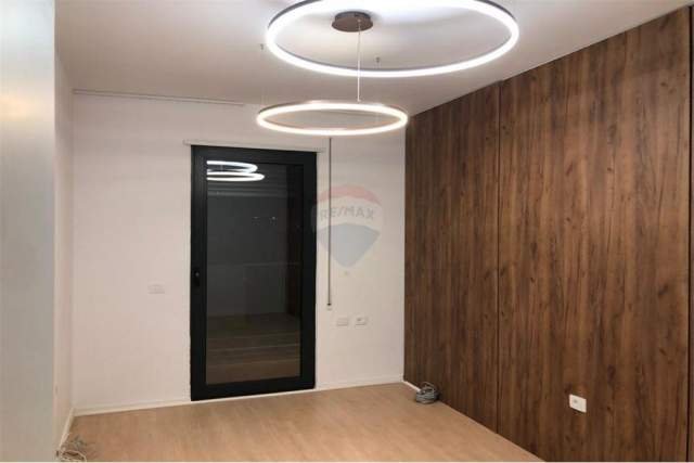 Tirane, jepet me qera Kati 5, 95 m² 700 Euro (Liman Kaba)