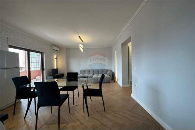 Tirane, jepet me qera apartament 1+1+BLK Kati 8, 85 m² 800 Euro (Rruga Qemal Stafa)