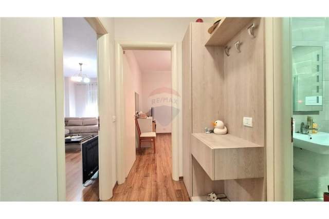 Tirane, jepet me qera apartament 1+1+BLK 667 m² 500 Euro (Rruga Ali Demi)