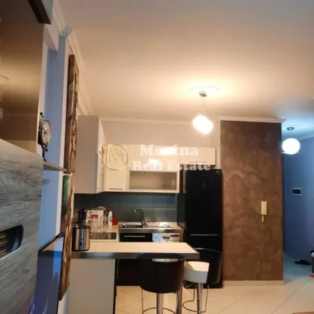 Tirane, jepet me qera apartament 1+1 Kati 7, 65 m² 500 € (Kodra e Diellit)