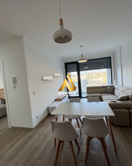 Tirane, jepet me qera apartament 1+1 Kati 2, 65 m² 500 € (matrix rezidenc)