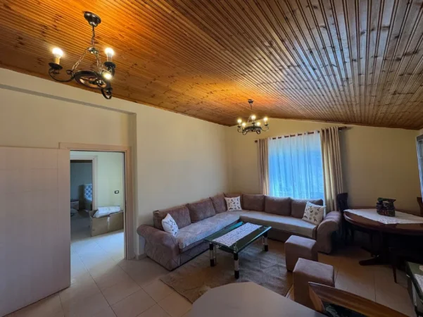 Durres, jepet me qera shtepi 4+1+Ballkon Kati 2, 132 m² 400 € (Rruga Toefik Skilja)