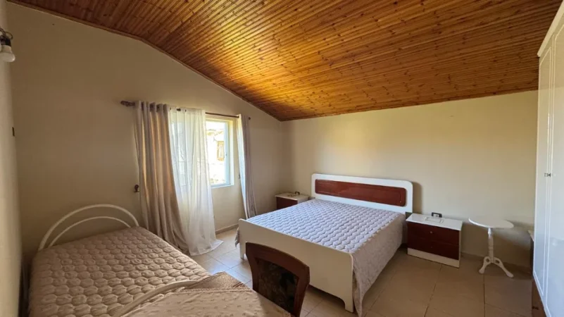 Durres, jepet me qera shtepi 4+1+Ballkon Kati 2, 132 m² 400 € (Rruga Toefik Skilja)