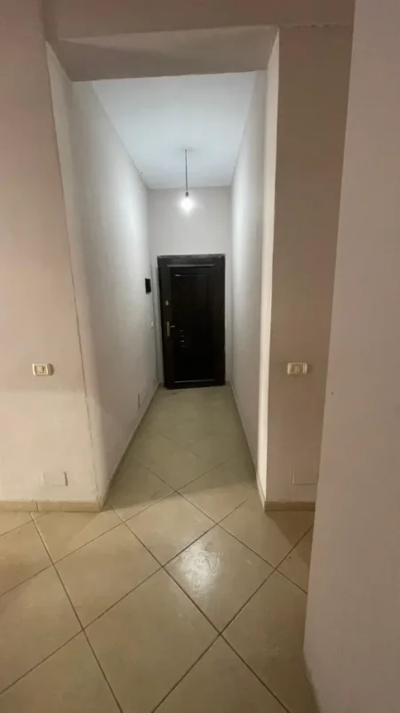 Shqiperi, jepet me qera ambjent biznesi Kati 1, 110 m² 450 € (Astir)
