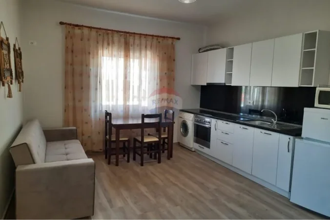 Tirane, jepet me qera 1+1 , 350 € 