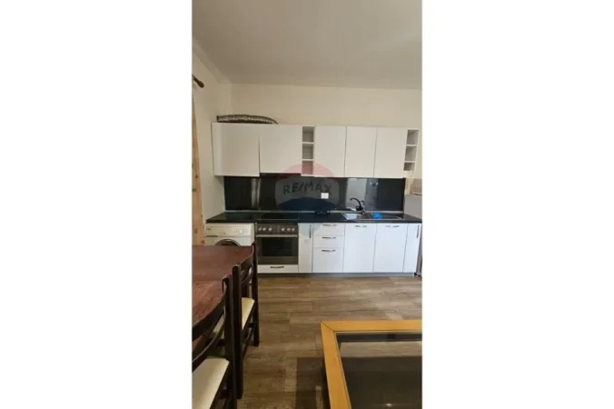 Tirane, jepet me qera 1+1 , 350 € 