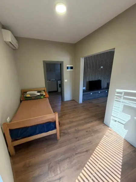 Tirane, jepet me qera apartament 1+1 Kati 1, 50 m² 280 € (Qyteti Studenti)