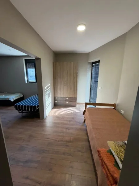 Tirane, jepet me qera apartament 1+1 Kati 1, 50 m² 280 € (Qyteti Studenti)