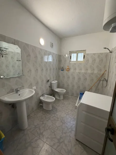 Tirane, jepet me qera apartament 1+1 Kati 1, 50 m² 280 € (Qyteti Studenti)