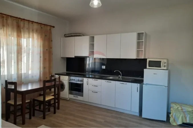 Tirane, jepet me qera 1+1 , 350 € 