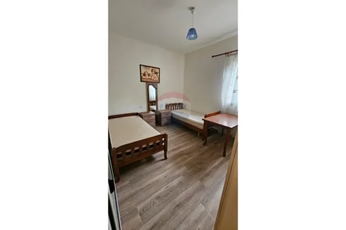 Tirane, jepet me qera 1+1 , 350 € 