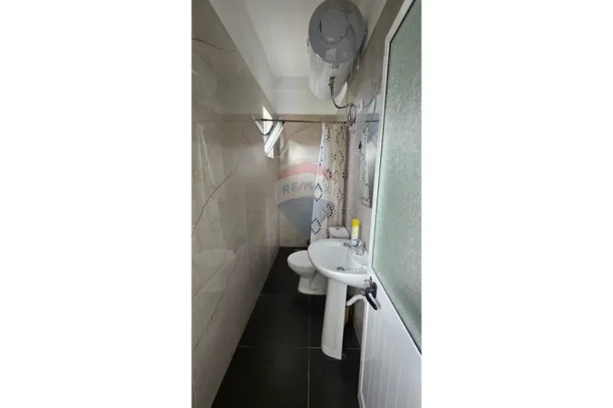 Tirane, jepet me qera 1+1 , 350 € 