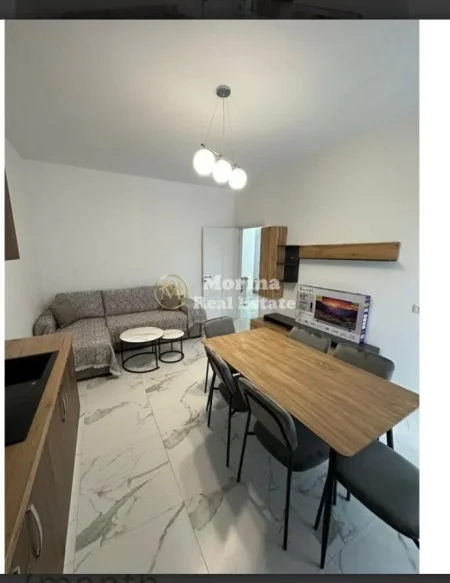 Tirane, jepet me qera ambjent biznesi Kati 2, 110 m² 500 € (Rruga Seit Teqja)