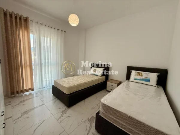 Tirane, jepet me qera ambjent biznesi Kati 2, 110 m² 500 € (Rruga Seit Teqja)