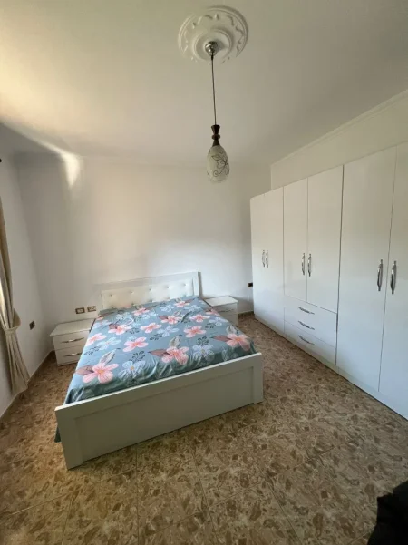 Tirane, jepet me qera ambjent biznesi Kati 2, 70 m² 450 € (Qytet Studenti)