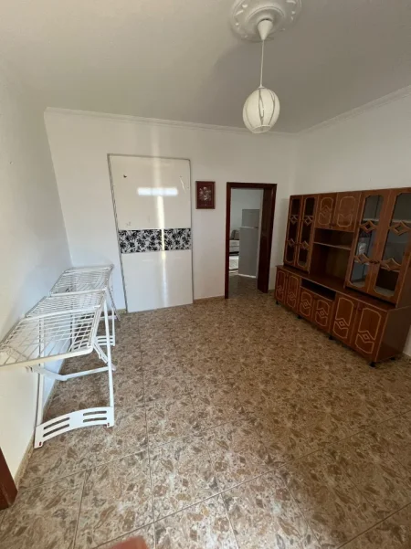 Tirane, jepet me qera ambjent biznesi Kati 2, 70 m² 450 € (Qytet Studenti)