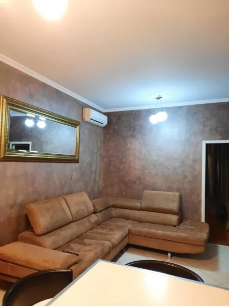 Tirane, jepet me qera apartament 1+1 Kati 7, 65 m² 500 € (Kodra e Diellit 1)