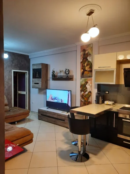 Tirane, jepet me qera apartament 1+1 Kati 7, 65 m² 500 € (Kodra e Diellit 1)