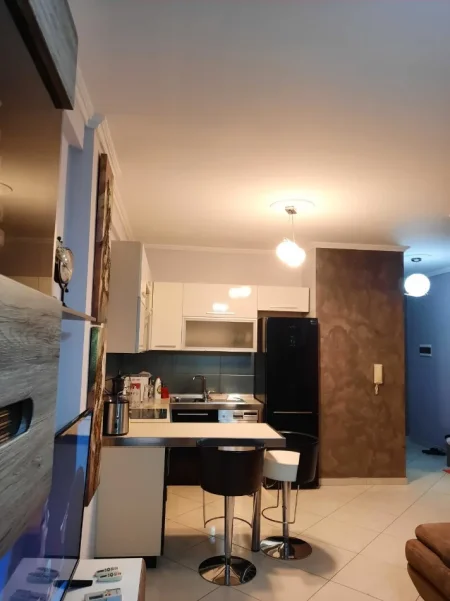 Tirane, jepet me qera apartament 1+1 Kati 7, 65 m² 500 € (Kodra e Diellit 1)