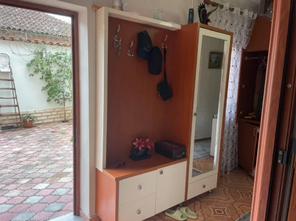 Tirane, jepet me qera ambjent biznesi Kati 1, 95 m² 350 € (Rruga Myslym Keta)