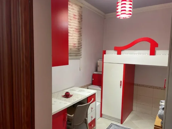 Tirane, jepet me qera ambjent biznesi Kati 1, 95 m² 350 € (Rruga Myslym Keta)