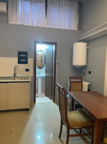 Tirane, jepet me qera ambjent biznesi Kati 1, 40 m² 420 € (Vilat Gjermane)