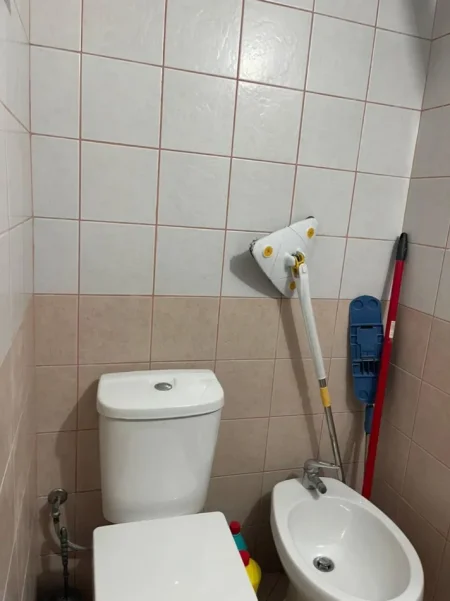 Tirane, jepet me qera ambjent biznesi Kati 1, 40 m² 420 € (Vilat Gjermane)