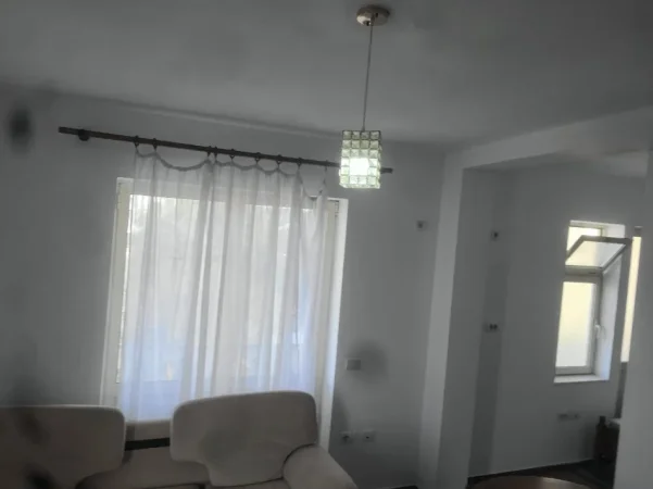 Tirane, jepet me qera ambjent biznesi Kati 2, 55 m² 260 € (Rruga Mihal Grameno)