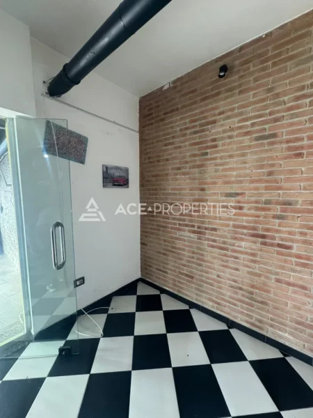 Durres, jepet me qera ambjent biznesi Kati 0, 75 m² 450 € (Durres,prane Ish URT)