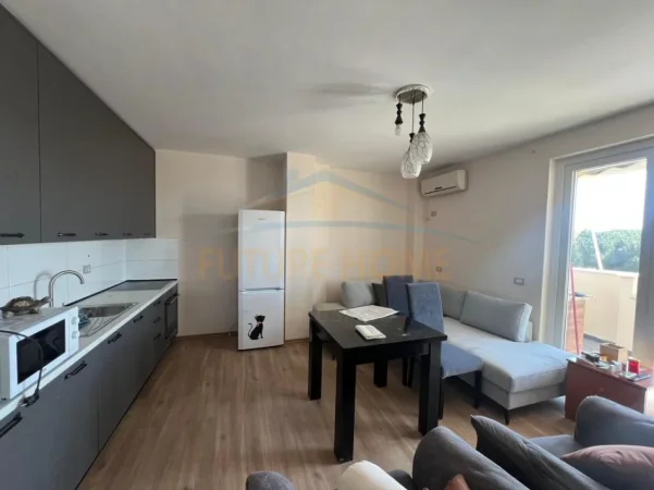 Tirane, jepet me qera apartament 1+1 Kati 2, 65 m² 400 € (FRESK , Rruga e Teleferikut)