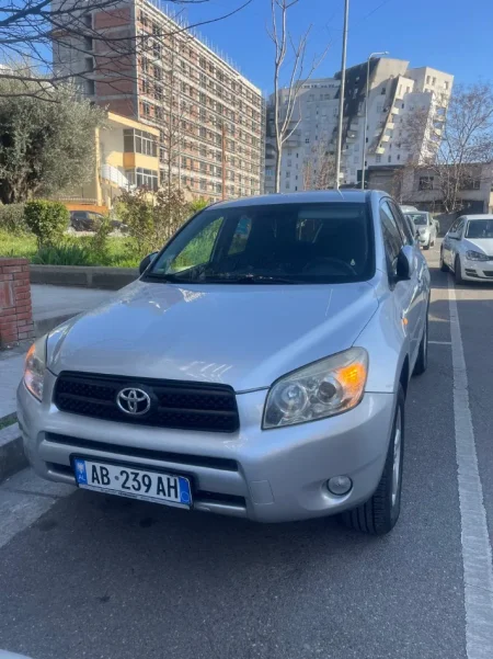 Tirane, shes makine Toyota Rav4 Nafte, gri metalizato manuale 5.800 €