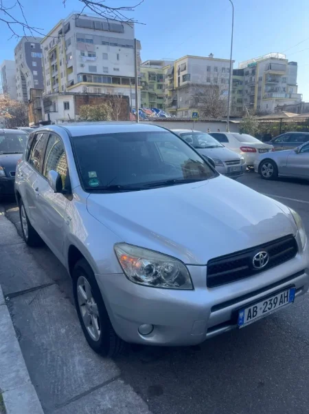 Tirane, shes makine Toyota Rav4 Nafte, gri metalizato manuale 5.800 €