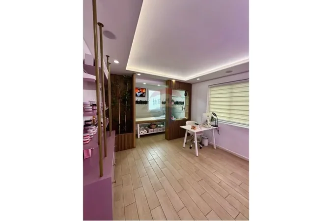 Tirane, jepet me qera zyre , 68 m² 700 € 