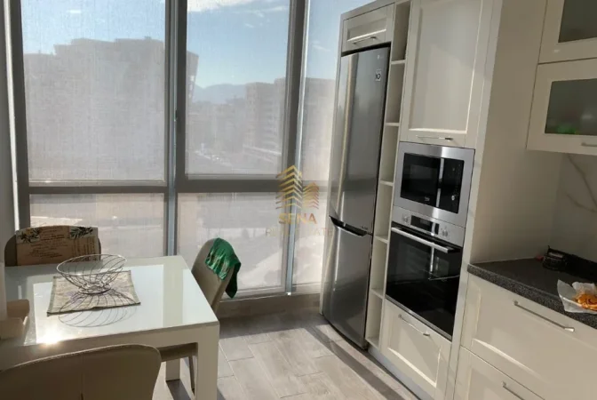 Tirane, jepet me qera apartament 2+1+Ballkon Kati 6, 100 m² 600 € (Ish Fusha e Aviacionit)