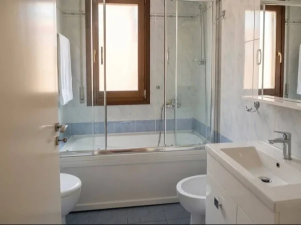 Tirane, shes apartament 2+1+Ballkon Kati 2, 100 m² (Kopshti botanik)